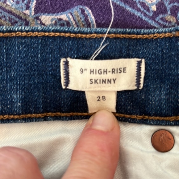 Madewell 9” High Rise 28” Jeans . Medium blue. - Picture 3 of 7